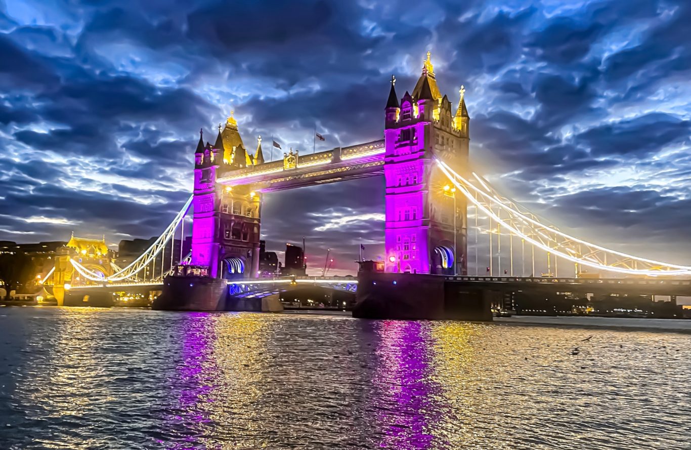 Tower Bridge - God Save The Queen!